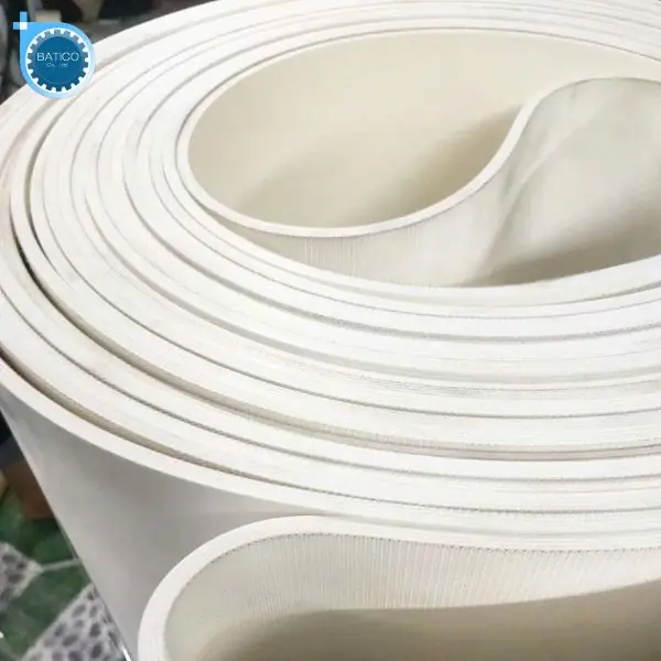So s&aacute;nh cấu tạo băng tải PVC 2 lớp bố v&agrave; 3 lớp bố về độ d&agrave;y, độ linh hoạt v&agrave; khả năng chịu tải
