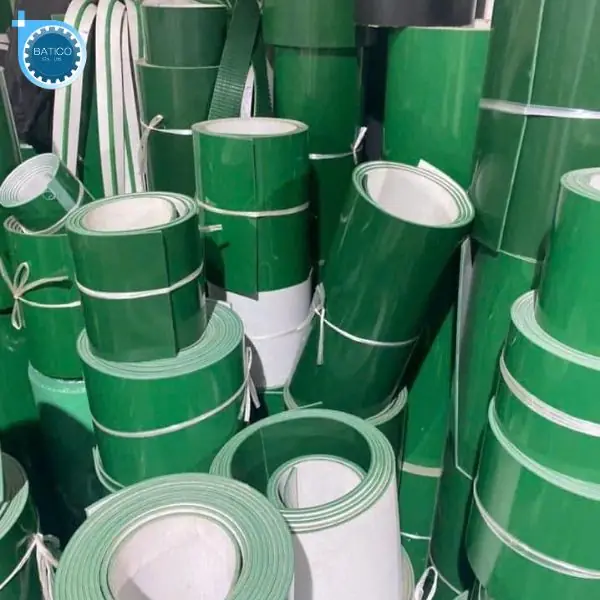 Rulo băng tải PVC m&agrave;u xanh được bọc cao su tăng độ b&aacute;m