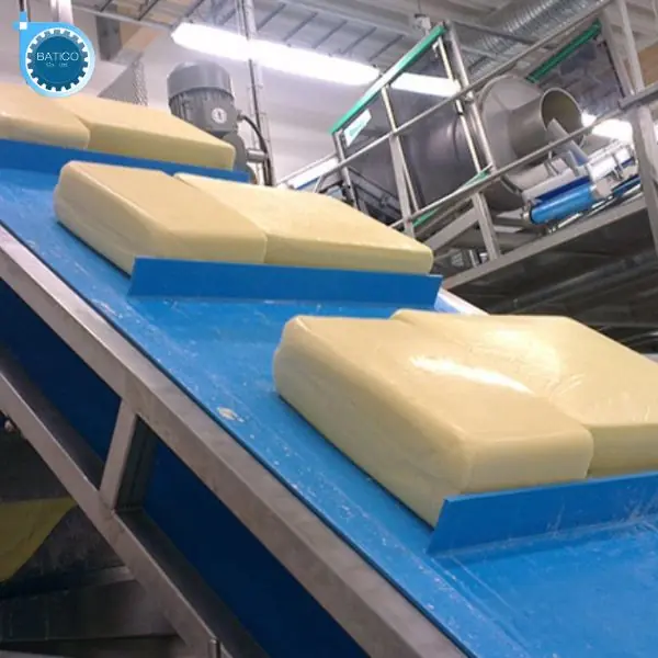 Băng tải PVC tải thực phẩm được lựa chọn theo đặc t&iacute;nh dầu mỡ, độ ẩm v&agrave; trạng th&aacute;i sản phẩm