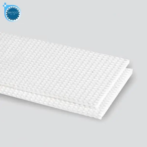 Băng tải PVC trắng caro c&oacute; bề mặt g&acirc;n nổi gi&uacute;p tăng độ b&aacute;m v&agrave; hỗ trợ vận chuyển h&agrave;ng h&oacute;a ổn định