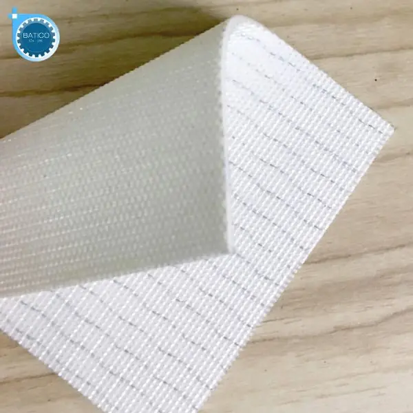 Kiểm tra độ d&agrave;y, số lớp bố v&agrave; chất lượng bề mặt gi&uacute;p lựa chọn băng tải PVC đ&aacute;p ứng y&ecirc;u cầu vận h&agrave;nh