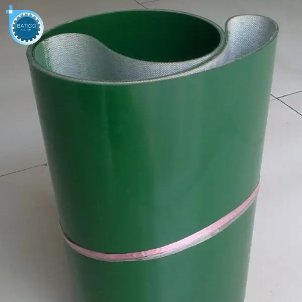 Băng tải PVC chống m&agrave;i m&ograve;n c&oacute; cấu tạo nhiều lớp, bề mặt bền chắc, ph&ugrave; hợp vận chuyển h&agrave;ng h&oacute;a trong nh&agrave; m&aacute;y
