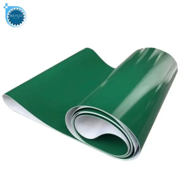 Băng tải PVC với độ d&agrave;y v&agrave; số lớp bố đa dạng, đ&aacute;p ứng nhu cầu vận chuyển h&agrave;ng nhẹ đến tải trọng lớn