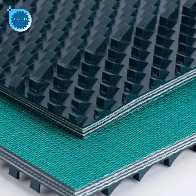 Băng tải PVC mặt bố chịu lực được thiết kế để đ&aacute;p ứng nhu cầu vận chuyển h&agrave;ng h&oacute;a c&oacute; tải trọng lớn