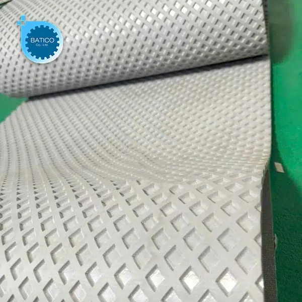 Băng tải ch&agrave; nh&aacute;m PVC được nhiều doanh nghiệp lựa chọn nhờ độ bền cao v&agrave; khả năng l&agrave;m việc ổn định