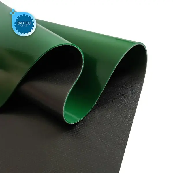T&igrave;m hiểu sự kh&aacute;c biệt giữa băng tải PU chống dầu v&agrave; băng tải PVC để lựa chọn giải ph&aacute;p ph&ugrave; hợp với nhu cầu sản xuất