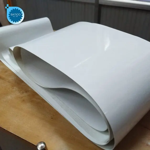 Băng tải PU mặt b&oacute;ng được nhiều doanh nghiệp lựa chọn nhờ bề mặt nhẵn mịn, dễ vệ sinh