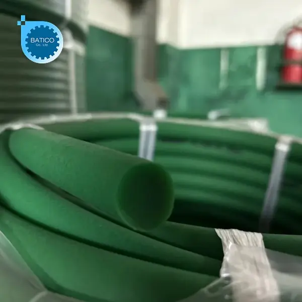 Kết cấu bền bỉ của d&acirc;y PU m&agrave;u xanh gi&uacute;p tăng năng suất, giảm tiếng ồn