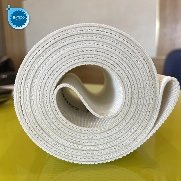 Băng tải PVC caro tải sản phẩm nhẹ b&aacute;m chắc, vận chuyển ổn định tr&ecirc;n g&oacute;c nghi&ecirc;ng
